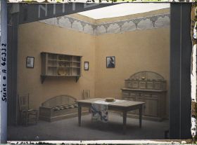 Image représentant L'exposition des arts décoratifs, école municipale de Nîmes, intérieur ouvrier ?