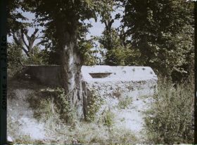 Image représentant France, Mt St Quentin, Un Observatoire boche dans le Parc du Château