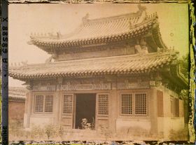 Image représentant Dans un ensemble cultuel