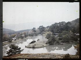 Image représentant Les jardins de la villa impériale Shugakuin Rikyû : l'étang Yokuryu et l'île Banshou