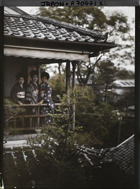 Image représentant Serveuses d'une auberge