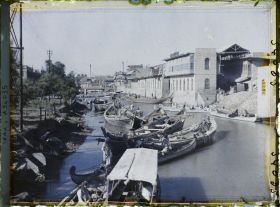 Image représentant Sur le canal dans l'ancien quartier portuaire d'Ashar