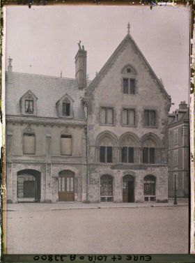 Image représentant Maison gothique sise au 2 Cloître Notre-Dame, angle de la rue des Changes
