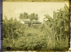 Image représentant Paysage vers la lagune, vue sur un bâtiment de la mission catholique (?)