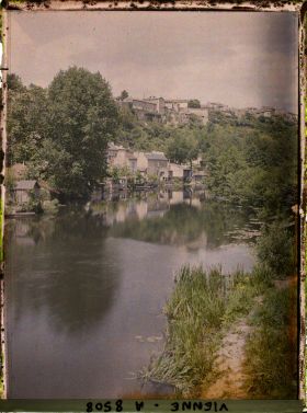 Image représentant Le Clain vu du pont de chemin de fer