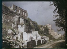Image représentant France, Varennes, Ruines près de l'Aire