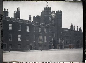 Image représentant L'entrée du palais Saint-James