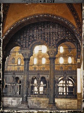 Image représentant Intérieur de la Aya Sophia Camii ("mosquée Sainte-Sophie") vu depuis une galerie