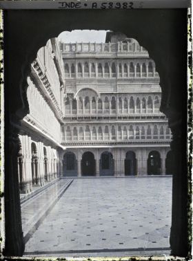 Image représentant La cour intérieure du palais des Invités (Laxmi Niwas), Palais Lallgarh