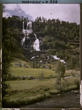 Image représentant Panorama de la cascade pris de la route