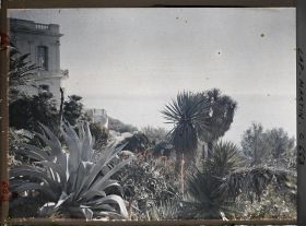 Image représentant La grande villa (qui prendra le nom de villa Zamir en 1930) surplombant la mer