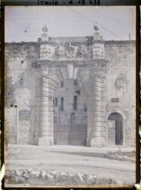 Image représentant Porte d'entrée du théâtre Olympique