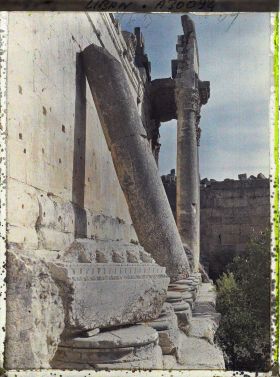 Image représentant Une partie de la façade sud du Temple dit de Bacchus