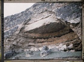 Image représentant Espagne, Ségovie, Un abri sous roche de la falaise de Calcaire rose du Clamores