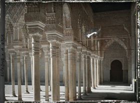 Image représentant Alhambra : galerie à colonnes de la cour des Lions