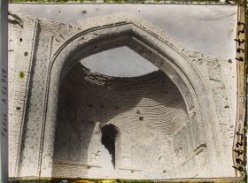Image représentant L'iwan de la Masdjid-i-Djouma (Mosquée du Vendredi ou Grande mosquée, 1322)
