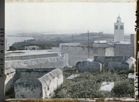Image représentant Le village et le minaret de la mosquée vus en direction de Carthage