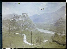 Image représentant Château ou fort dans le val d'Adige