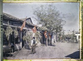 Image représentant Rue pavoisée aux couleurs de la Turquie qui vient de reprendre la Thrace à la Grèce (Guerre d'Indépendance)