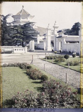 Image représentant L'Exposition Coloniale Internationale de 1931, le pavillon de la Cochinchine et l'entrée du pavillon du Tonkin, section de l'Indochine