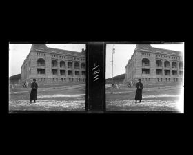 Image représentant Le siège du gouvernement allemand, sur Governements-Platz, actuelle Yishuilu ("rue de la Yishui")