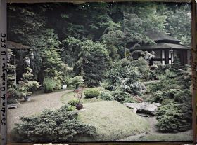 Image représentant Coeur verdoyant du " village japonais " entre les maisons est et ouest
