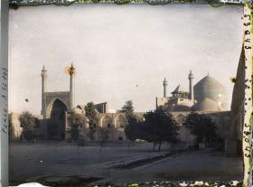 Image représentant La Masjid-i-Chah (mosquée du Chah) au crépuscule