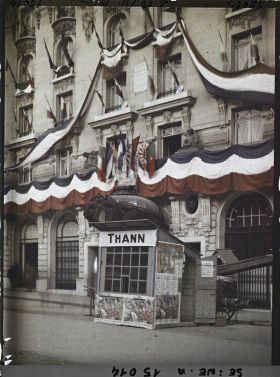 Image représentant Baraque de l'emprunt et pavoisements au 74 avenue des Champs-Elysées (hôtel Clarige)