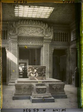 Image représentant L'Exposition Coloniale Internationale de 1931, autel shivaïte dans le temple d'Angkor Vat