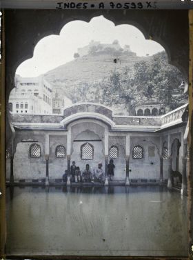 Image représentant Le bassin d'ablutions du dargâh Sharif