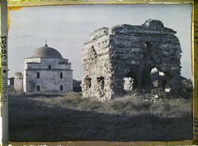 Image représentant Édifice en ruines derrière Soulaymaniye Camii ("mosquée de Soliman-le-Magnifique")