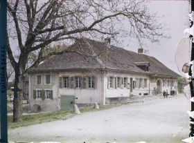Image représentant L'école, la poste et la maison de ville de Font