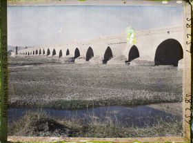 Image représentant Le pont Pol-E-Malân sur le fleuve Hari Rud (IX ou Xe s.), au sud de la vieille ville