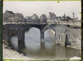 Image représentant Belgique, Dixmude, Pont sur le Canal et maisons reconstruites