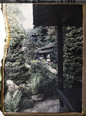 Image représentant Coin de la maison ouest ouvert sur le " village japonais ", en direction du jardin anglais