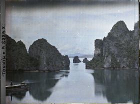 Image représentant Vue sur le Cirque de la Surprise après le passage d'un bateau à vapeur