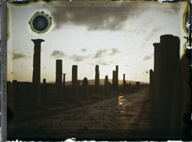 Image représentant Algérie, Soleil levant sur le Decumanus Maximus un peu plus tard