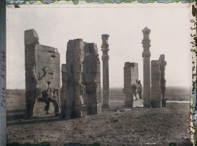 Image représentant Ensemble de la porte de Xerxès ou porte de toutes les Nations, le soir