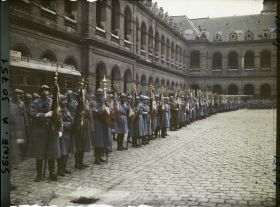 Image représentant Cérémonie de remise des drapeaux des régiments dissous aux Invalides