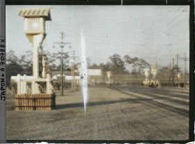 Image représentant Funérailles de l'Empereur Taisho-Tenno (Yoshihito), lanternes devant la porte Sakurada
