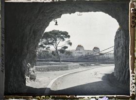 Image représentant Tunnel sur la route de l'Abîme avec au second plan le pont de Sidi M'Cid et l'hôpital civil