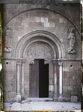 Image représentant Espagne, Léon, La porte du bras sud du transept purement roman, fin XIe Se avec son tympan