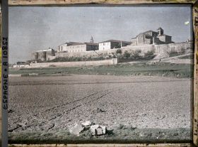 Image représentant Espagne, Astorga, Les murailles vues de l'Est, avec l'Eglise St Bartolo, et à la g., plus loin, le Couvent Sn Francisco.