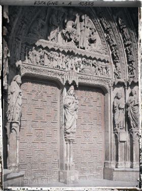 Image représentant Espagne, Léon, Cathédrale ; La Vierge du pilier, qui est au milieu de la Porte principale