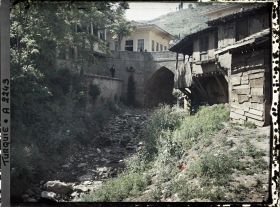 Image représentant Un petit pont de pierre