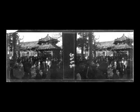 Image représentant Foire monastique dans le temple Huguosi ("monastère de la Protection du Pays")
