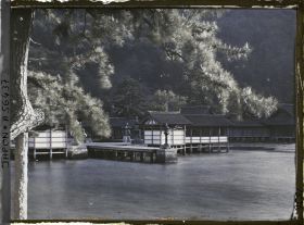 Image représentant Kiosques du sanctuaire, près de la terrasse de danse sacrée