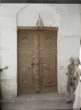 Image représentant Porte de bois ouvragé