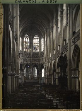 Image représentant Intérieur de l'église Saint-Pierre