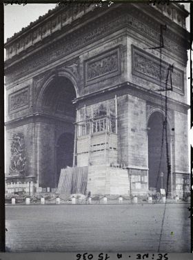 Image représentant Démantèlement des protections anti-bombardement sur l'Arc de triomphe